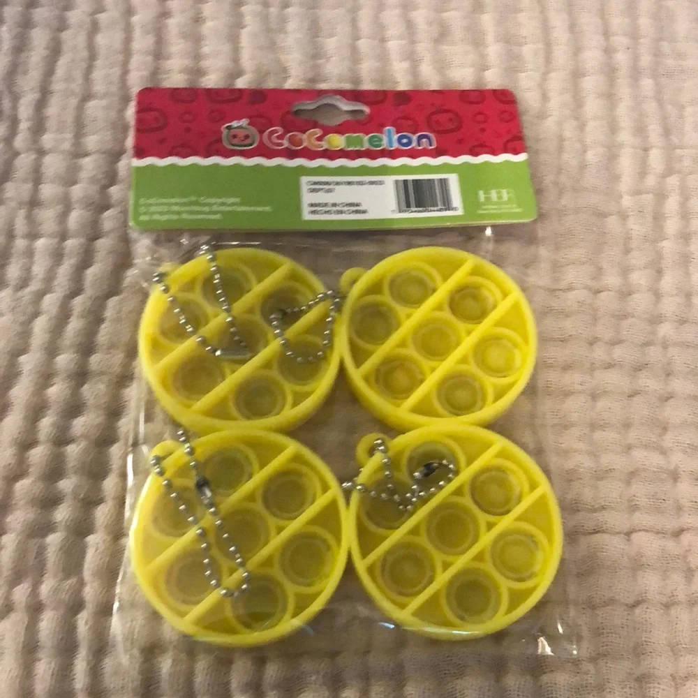 CoComelon Yellow Puzzle Toys 4 Pack - Picture 5 of 5